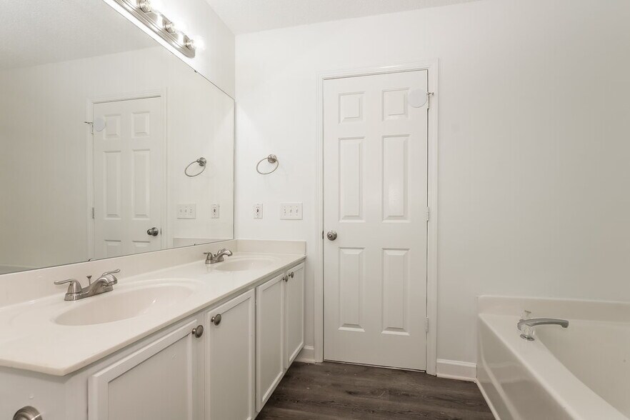 Building Photo - 2127 Pleasant Dale Dr