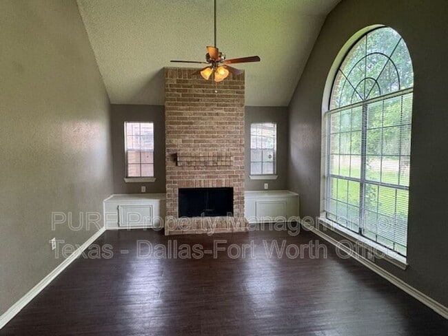 Building Photo - 1404 Straus Rd