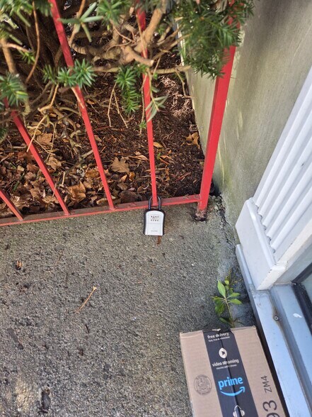 Building Photo - 190 Lake Shore Rd