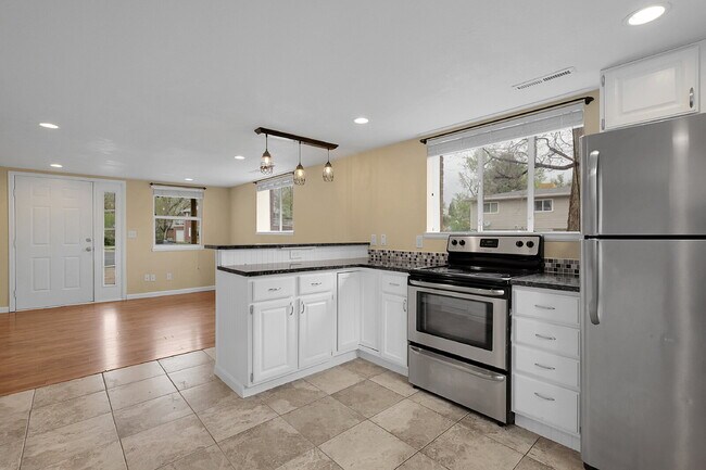 Building Photo - $1,795.95 - 2 Bed, 1 Bath Duplex Unit in Littleton with Fenced in yard, and In Unit Laundry!