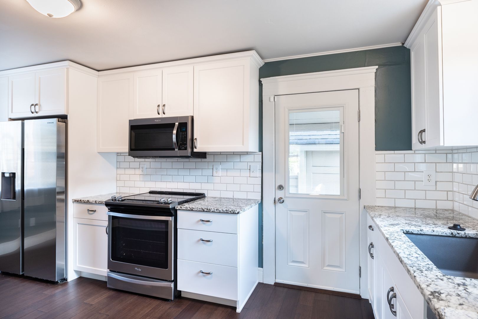 Building Photo - Cute Downtown 2 Bedroom House with Garage & Fenced Yard - Dogs Welcome