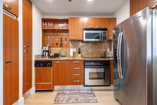 Building Photo - 1395 Brickell Bay Dr