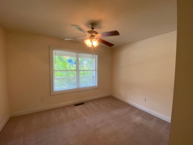 Building Photo - PRE-LEASING FOR AUGUST 6 2026!