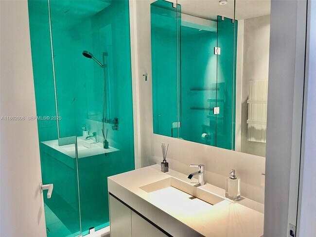 Building Photo - 18555 Collins Ave