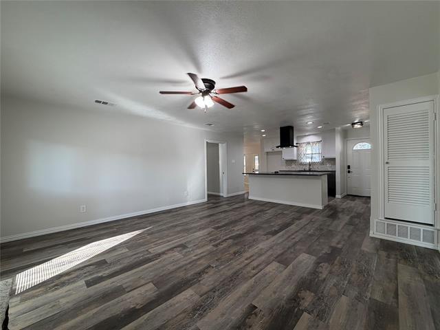 Building Photo - 420 Opal St