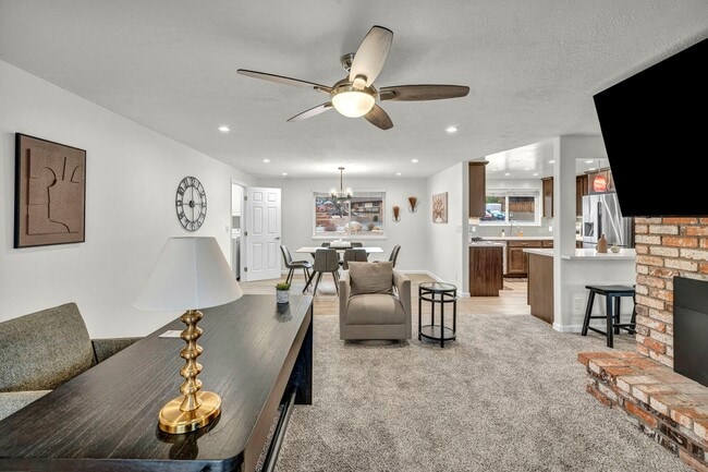 Building Photo - FULLY FURNISHED MOUNTAIN VIEW RETREAT with HOT TUB, RV PARKING & NO HOA