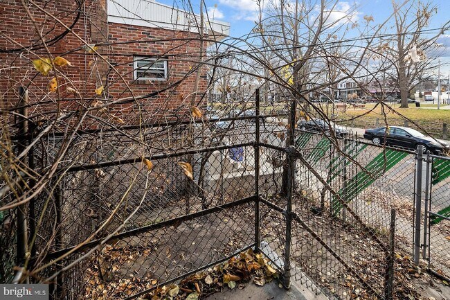 Building Photo - 851 S 57th St