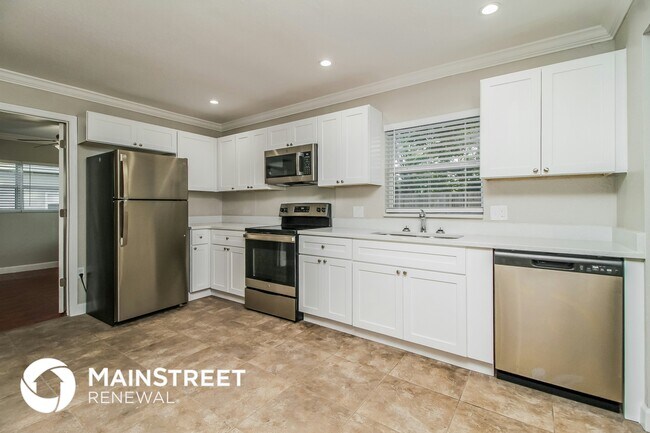 Building Photo - 1277 W Forest Lake Dr