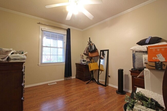 Building Photo - 303 Dobbs Dr SE