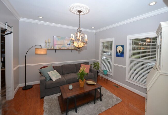 Building Photo - Walk to Naval Hospital! Beautiful Home, Gr...