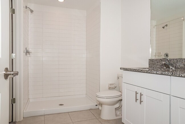 Building Photo - Lovely 3 Bedroom Home