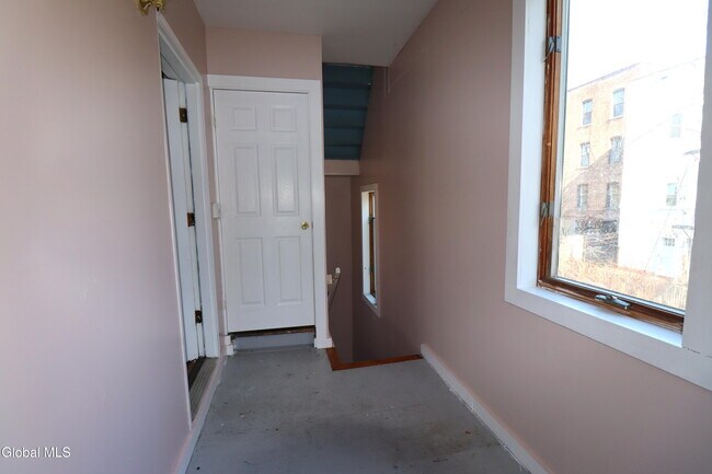 Building Photo - 29 Morris St