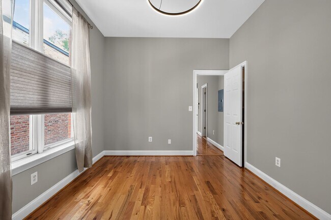 Building Photo - 1340 Q St NW