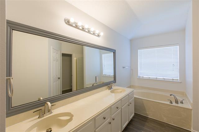 Building Photo - 3820 Gardenia Ln