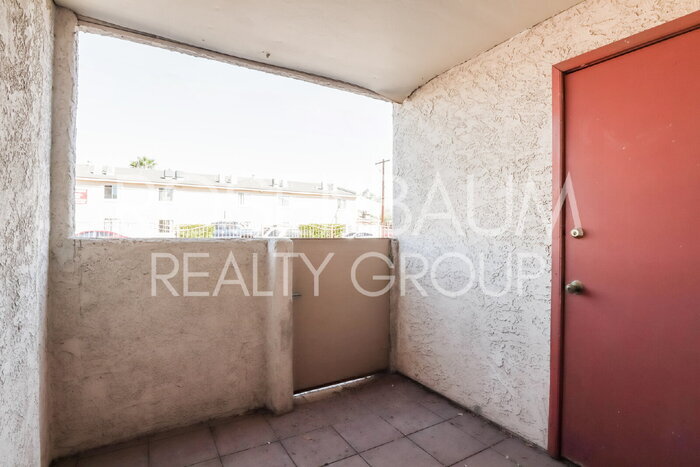 Building Photo - 455 W Kelso St