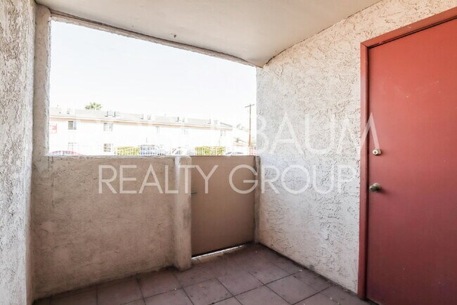 Building Photo - 455 W Kelso St