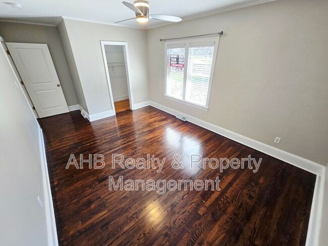 Building Photo - 422 Alamance Rd