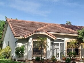 Building Photo - 5136 NW 49th Ave