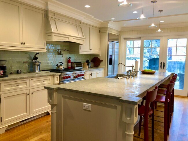 Building Photo - 12 Danbury Ave