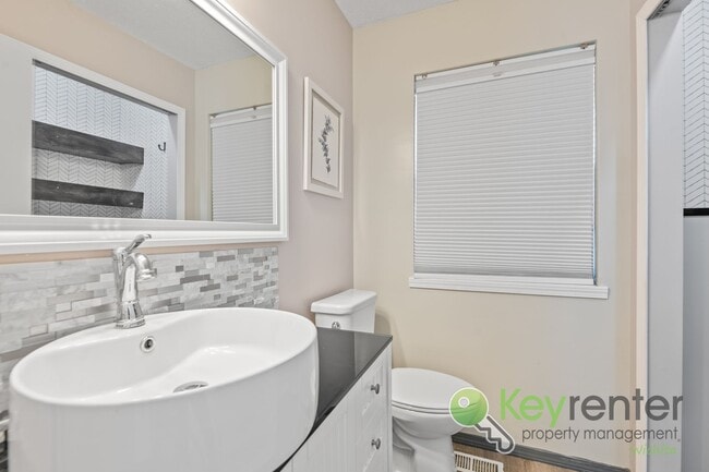 Building Photo - 3 Bedroom | 3 Bathroom - Ready to Entertai...