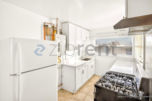 Building Photo - 1255 Del Rey Ave