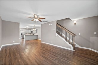 Building Photo - 2 Bedroom Condo For Rent With Community Swimming Pool!