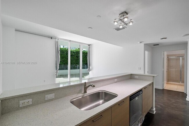 Building Photo - 350 NE 24th St