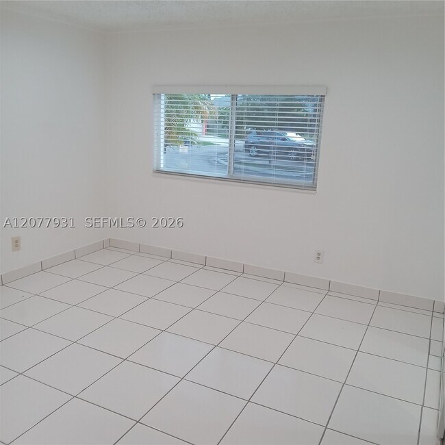 Building Photo - 2441 SW 85th Ave