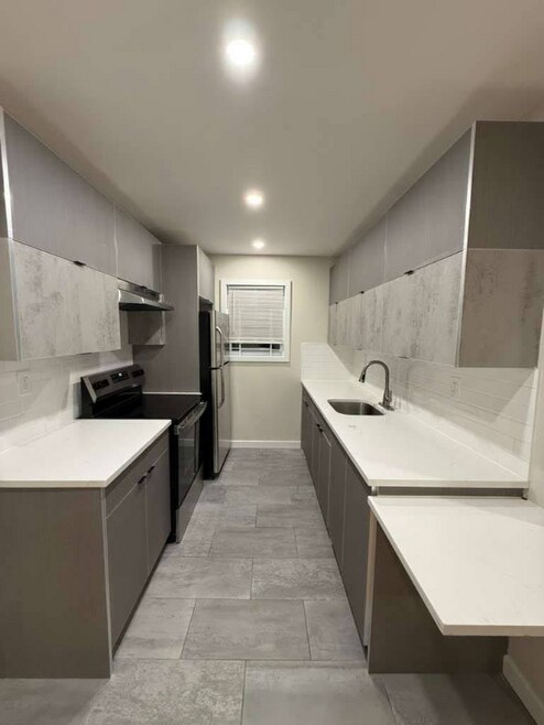 Building Photo - 356 S 6th St