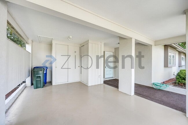 Building Photo - 1624 Whitehead Dr