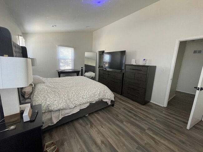 Building Photo - 1527 W Richmond St