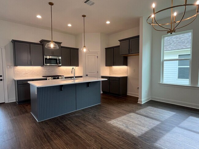 Building Photo - Beautiful new construction in Watson!