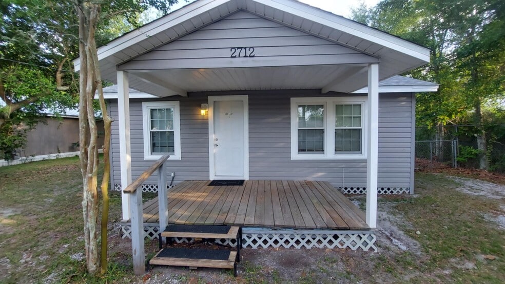 Front of house - 2712 E 8th Ct