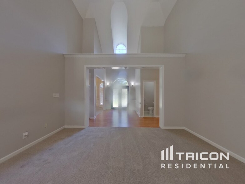Building Photo - 325 Wisteria Blvd