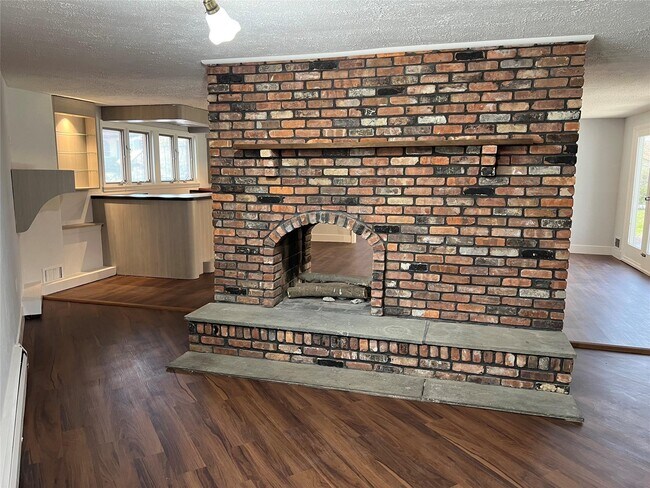 Building Photo - 82 Yale Ave