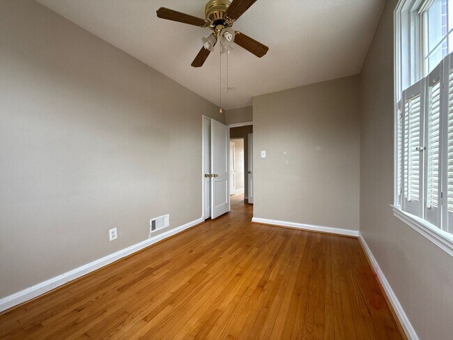 Building Photo - Three Bedroom 1 Bath house in Baltimore
