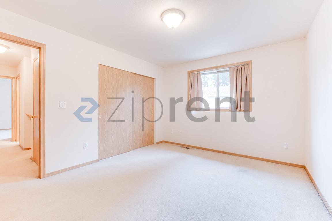 Building Photo - Unit
