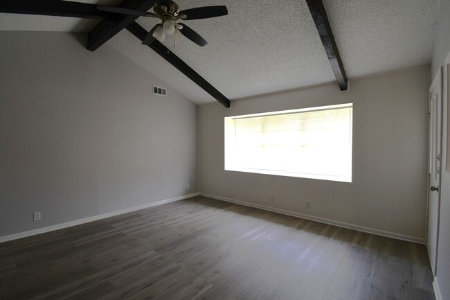 Building Photo - Whitehouse ISD - 3 Bedroom, 2 Bath Duplex, Lawn Care Provided!