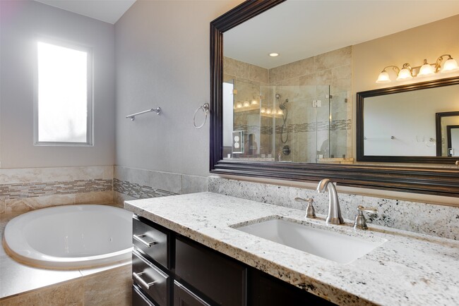 Building Photo - 6105 Stillman St