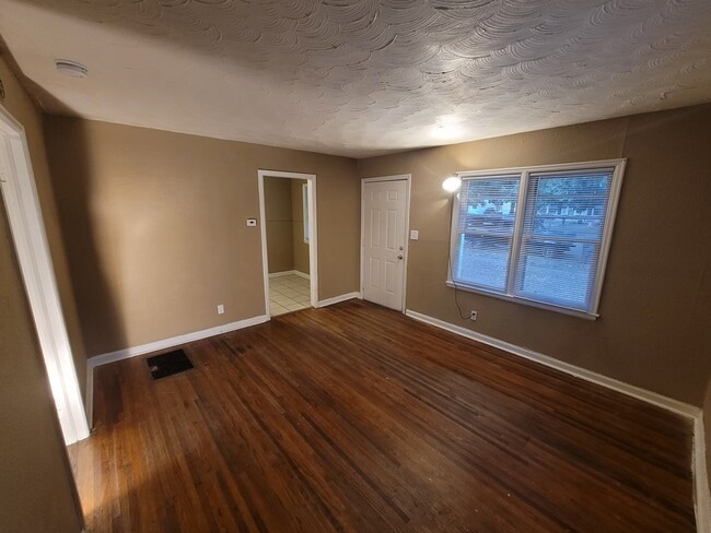 Livingroom - 843 S Pershing St