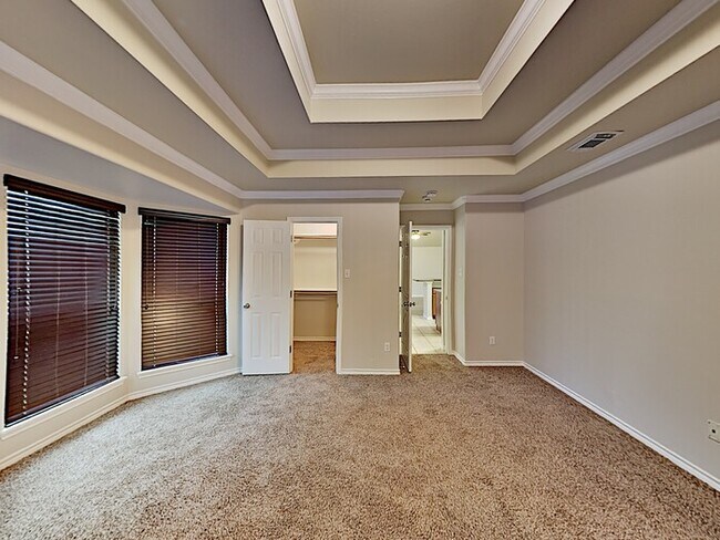 Building Photo - No Application Fees* $500 off 1st Months R...