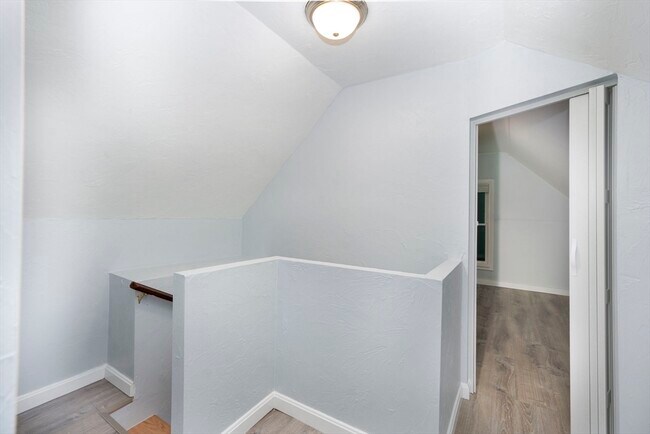 Building Photo - 46 Wyllis Ave