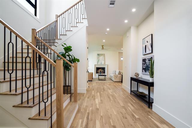 Building Photo - 5836 Kenwood Ave