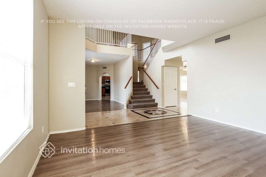 Building Photo - 11411 W Primrose Dr