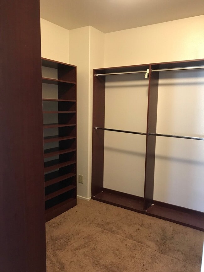 Building Photo - Nice House 5 beds 3.5 bath for lease in Ea...