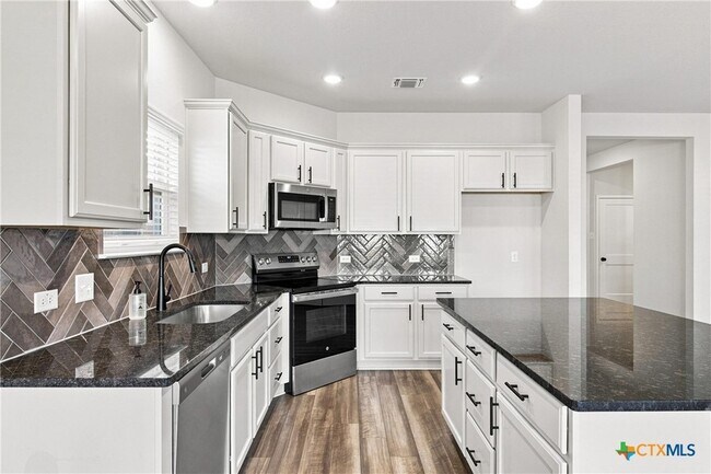 Building Photo - 2827 Fox River Dr