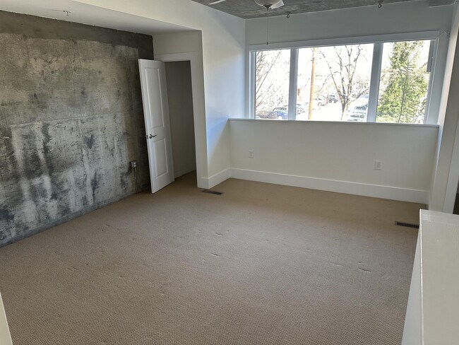 Building Photo - 444 S Blount St