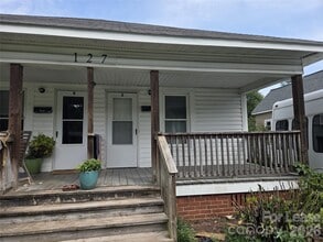 Building Photo - 127 N Maple St