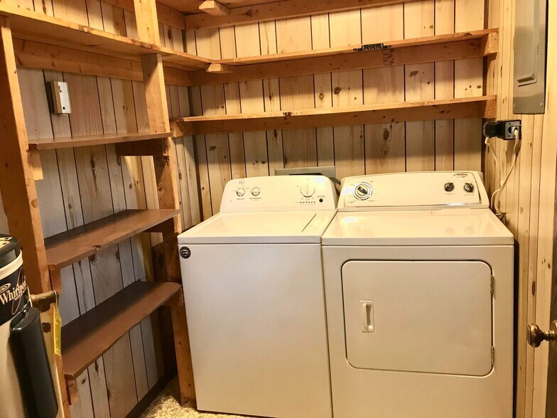 Building Photo - 826 Jonathan Run Rd