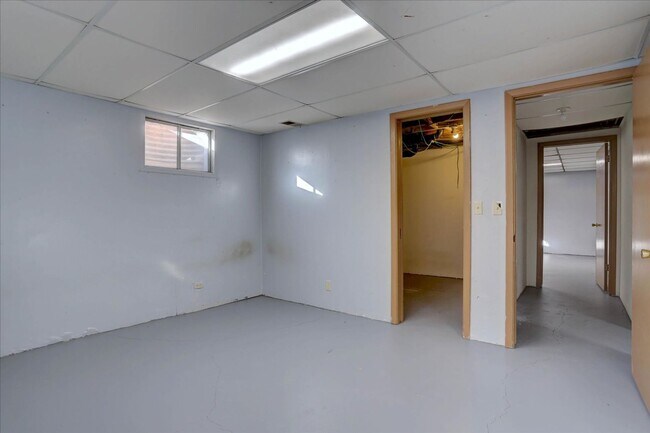 Building Photo - 3 Bedroom 3 Bathroom Home on a 1 Acre Lot